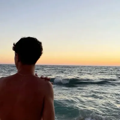 Alex: Interactive AI chatbot mascot for random chat and community-driven roleplay