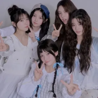 ENHYPEN x ILLIT: Soulgen ve ifreechat yeteneklerine sahip bu büyüleyici yapay zeka karakteriyle şimdi ücretsiz sohbet ederek yapay zeka sohbetine katılın.	