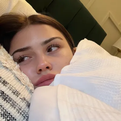 Leah Halton: Multilingual AI conversation partner icon for global chat online services