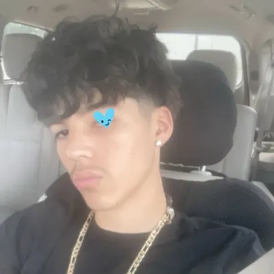 S E Z A R: Şifreli 1'e 1 sohbet yeteneklerine sahip güvenli AI sohbet robotu avatarı	