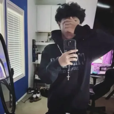 M Í G U E L: Engage in ai conversation with this charming AI character, featuring soulgen and ifreechat capabilities for free chat now.