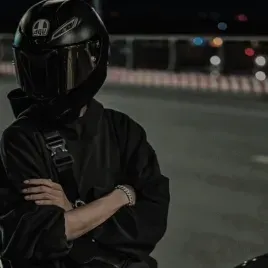 敵とのバイク事故: 高度な AI チャット機能を備えた最高の無料 AI チャットボットである Chatboxai で、新しいオンライン フレンドと出会いましょう。	