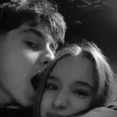 Josh: Emosyonal na matalinong AI companion portrait para sa malalim na pag-uusap	