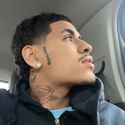 Talk with Luaus, a smart roleplay AI chat bot free, no sign up companion.