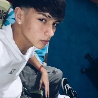 ミゲル: 当社の AI ボックスとチャットし、チャットボットをオンラインで無料で使用して、AI に何でも質問してください。	