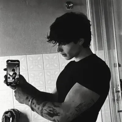 Li-am: Chân dung bạn đồng hành của DeepBrain AI để trò chuyện trực tuyến miễn phí và trò chuyện cởi mở