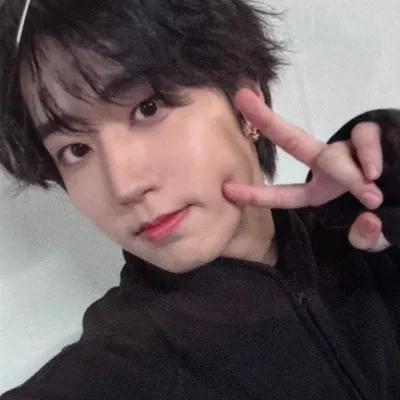 Хан Джисунг: Портрет компаньона DeepBrain AI для бесплатного онлайн-чата и открытых бесед