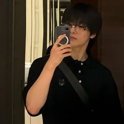 Yang Jeongin: Fantasy-themed AI roleplay character art for immersive storytelling