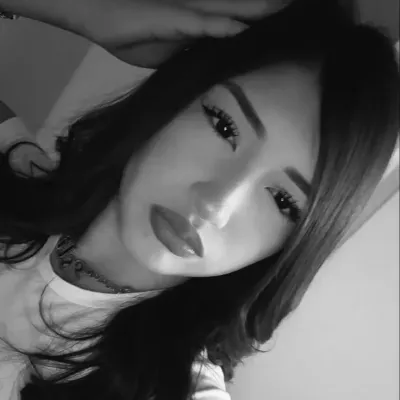 エスリ: ランダムチャットでのユーザーエンゲージメントを高める、遊び心のある AI チャットボットのマスコット	