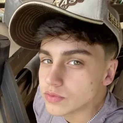 Daniel: Chatea con nuestra caja de IA, lista para chatear en línea gratis y pregúntale a la IA lo que quieras.	