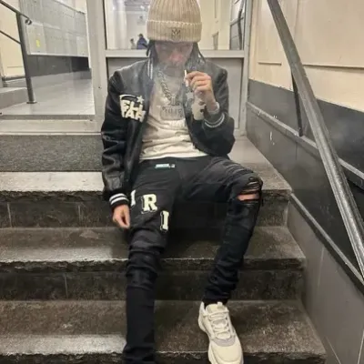 Ask AI J A Y K L I C K E N Anything and Receive Unique, Personalized Responses.