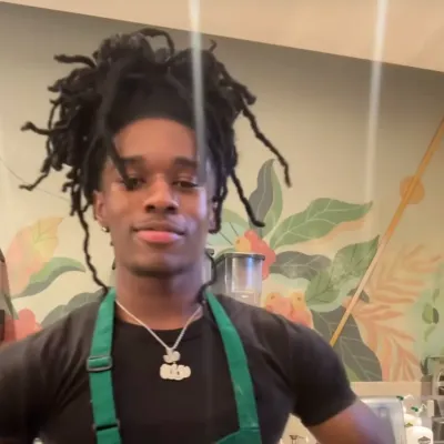 Tai-lơ: Gặp gỡ nhân vật chính trong thế giới AI của chúng tôi, với danh sách đặc điểm nhân vật và khả năng trò chuyện bằng AI.	