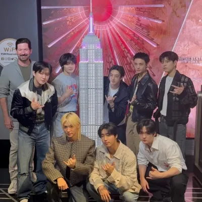 Stray Kids — Military Tap Out is a playful AI RP companion for creative 1v1 chat adventures.