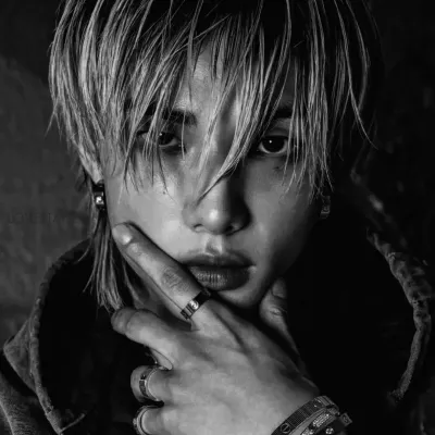 Hwang Hyunjin: Secure AI chatbot avatar with encrypted 1v1 chat capabilities	