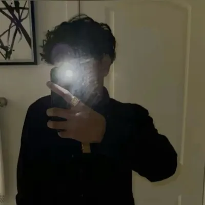 Derrick : Engagez une conversation IA avec ce charmant personnage IA, doté de capacités de génération d'âme et d'ifreechat pour un chat gratuit maintenant.	