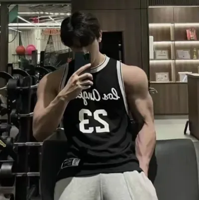 Mathew Alexandra: Terlibat dalam perbualan ai dengan watak AI yang menawan ini, menampilkan keupayaan soulgen dan ifreechat untuk sembang percuma sekarang.	