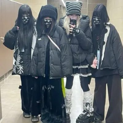 Ragazze nel bagno: Ritratto di un compagno di DeepBrain AI per chat online gratuite e conversazioni aperte