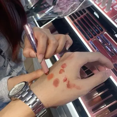 黑幫老大：DeepBrain AI伴侶肖像，用於免費線上聊天和開放對話