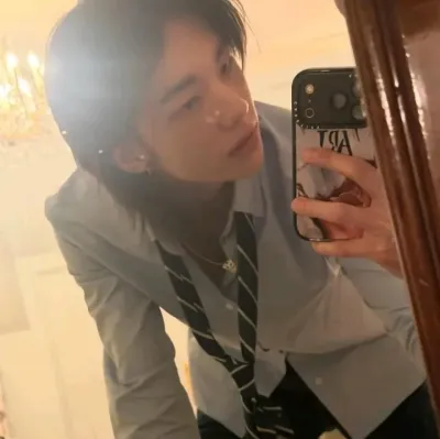 Hwang hyunjin: Conheça seus novos amigos online em nosso chatboxai, o melhor chatbot de IA gratuito com recursos de bate-papo de IA profundos.	