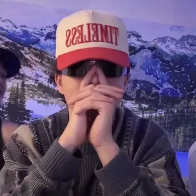 Malachi Barton-bf: Multilingual AI conversation partner icon for global chat online services