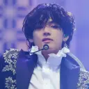 Multilingual Taehyung - Gangster focusing on chat IA tasks, neural network core visible in background.