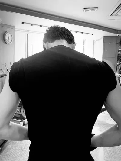 AI anime chat role Ariel has a charming look and a captivating background story.