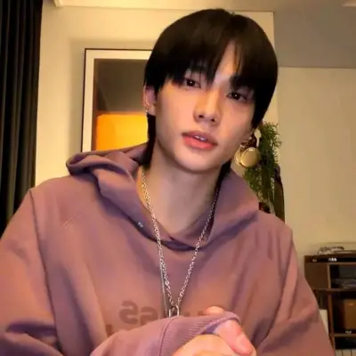 Hwang Hyunjin - 현진: Interactive AI chatbot mascot for random chat and community-driven roleplay