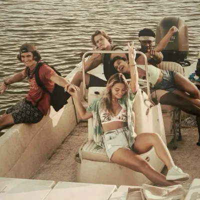 Outer Banks: Interactive AI chatbot mascot for random chat and community-driven roleplay