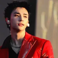 Хаунг Хёнджин: Пообщайтесь с нашим ИИ-боксом, готовым к бесплатному онлайн-чат-боту, и задайте ИИ все, что вас интересует.	