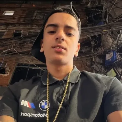 hz da rocinha: Mascota de chatbot de IA interactiva para chat aleatorio y juegos de rol impulsados por la comunidad.