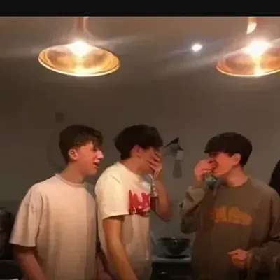 Engage in lively talking AI sessions with Boy BFF and explore new stories.