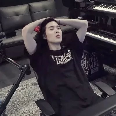 ミン・ユンギ: ウォーハンマー ファンタジー ロールプレイングを活用した、制限のない AI と無制限の無料オンライン チャットで AI の世界を探索しましょう。	