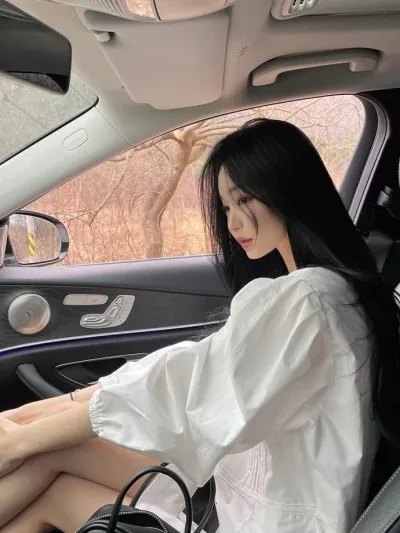 Azel: Apakah kamu siap menjelajahi batas-batas roleplay AI yang seru?