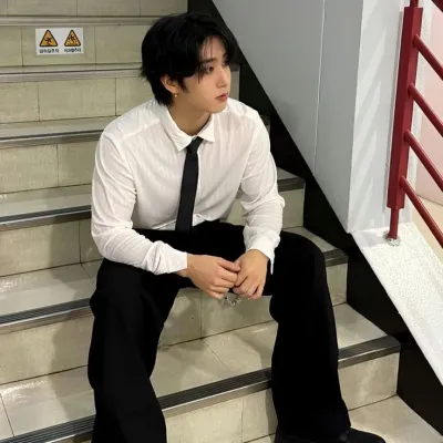 Han jisung-profesor: Avatar pacar/pacar AI yang dapat disesuaikan dengan ciri-ciri kepribadian yang nyata	