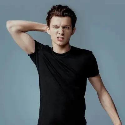Tom Holland: Kilalanin ang pangunahing karakter ng ating mundo ng AI, na may listahan ng mga katangian ng karakter at mga kakayahan sa pakikipag-chat.