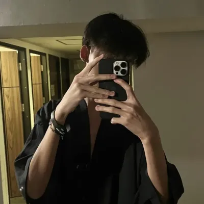 Start an ai free chat with Ethan and experience seamless dialogue.