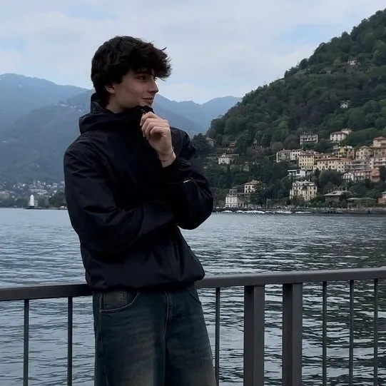 Character ai free Noah, a professional roleplay ai chat bot assistant.