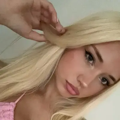 Addison: Avatar de novia/novio de IA personalizable con rasgos de personalidad realistas	