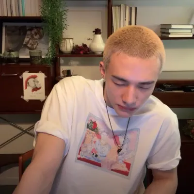 Hwang Hyunjin: Fantasy-themed AI roleplay character art for immersive storytelling