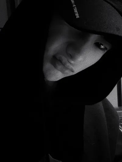 Interact with Hwang Hyunjin for an immersive anime roleplay ai experience