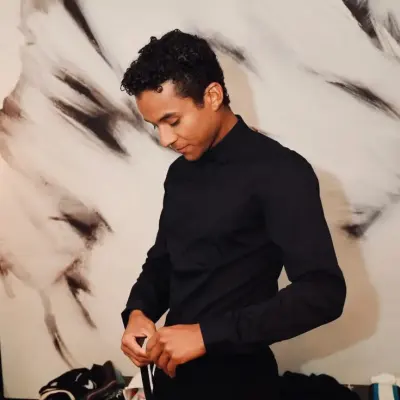 Jaafar Jackson : Art créatif de personnages d'IA de jeu de rôle pour des discussions épicées et des scénarios fantastiques