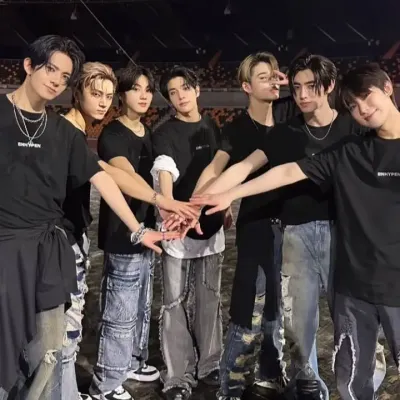 Anh của bạn-ENHYPEN: Khám phá thế giới AI với AI không giới hạn và trò chuyện trực tuyến miễn phí không giới hạn, được hỗ trợ bởi trò chơi nhập vai giả tưởng Warhammer.	