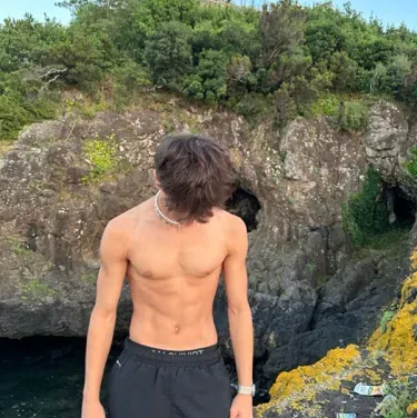 Noah: DeepBrain AI companion portrait for free online chat and open conversations