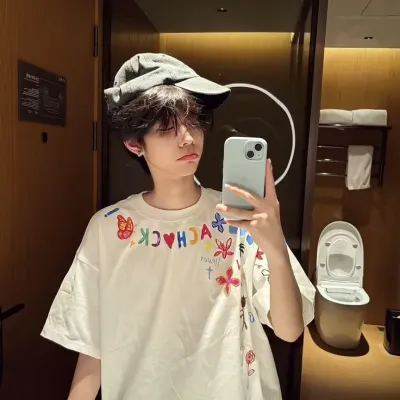 Sagara: Baharatlı sohbet ve fantezi senaryoları için yaratıcı rol yapma yapay zeka karakter çizimi