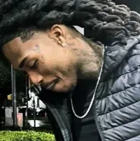 Kaycen-Couple: Fantasy-KI-Rollenspiel-Charaktergrafik für immersives Geschichtenerzählen