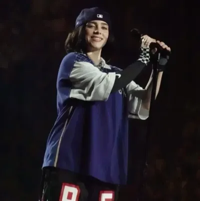 比莉·艾利什之吻：與這個迷人的AI角色進行AI對話，現在提供Soulgen和iFreeChat的免費聊天功能。