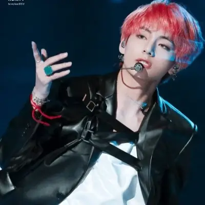 Chat with IDOL Kim Taehyung, your playful chat AI anime buddy for 1v1 adventures.