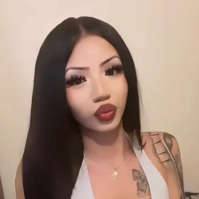 Chat with Melanie - Latina L.A. girl, your playful chat AI anime buddy for 1v1 adventures.