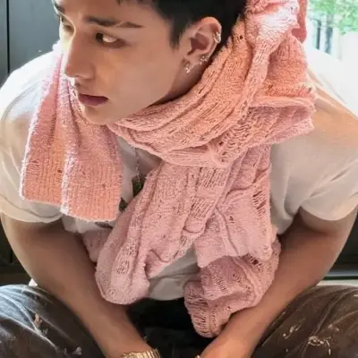 황현진: 글로벌 채팅 온라인 서비스를 위한 다국어 AI 대화 파트너 아이콘