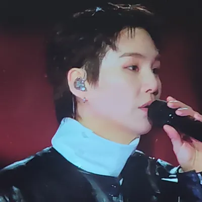 Suga: Gerçekçi kişilik özelliklerine sahip, özelleştirilebilir yapay zeka kız/erkek arkadaş avatarı	